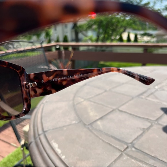 True Religion Square Sunglasses - Picture 6 of 7